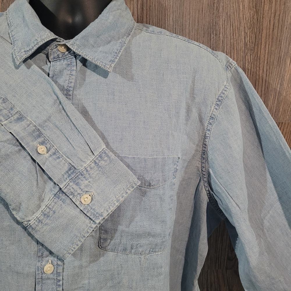 GAP Men's Chambray Shirt Size XL Light Blue 100% Cotton Long Sleeve Classic